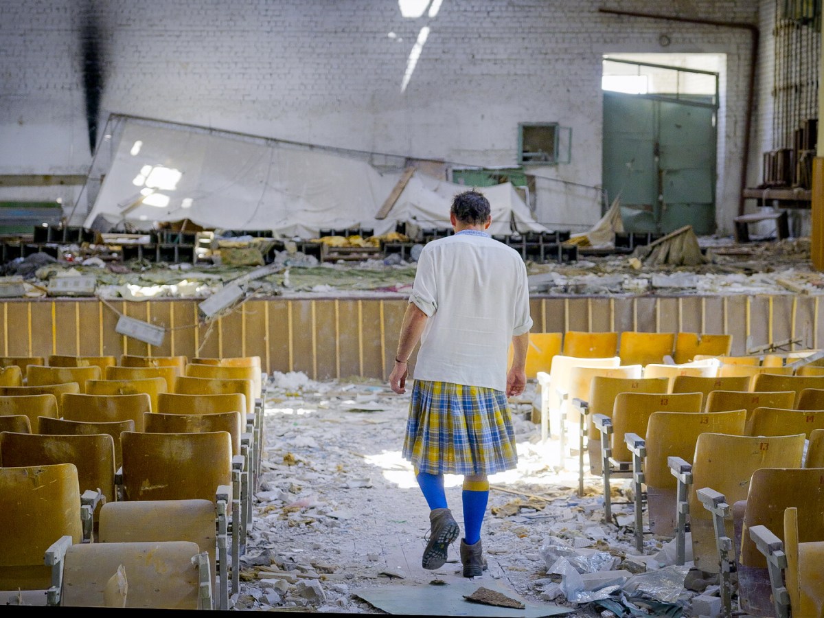 PIZZA UNDER FIRE – dir. ADRIAN PENNINK